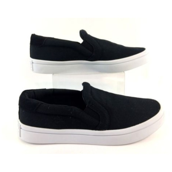 adidas courtvantage slip on